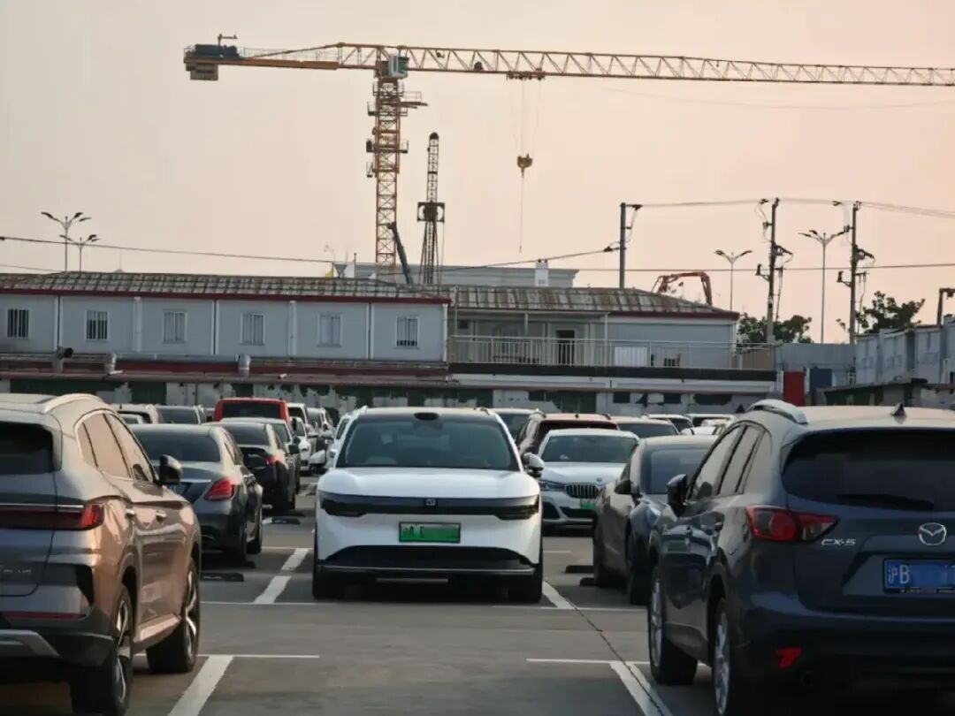 开了一年半纯电车，我才发现它改变的不只是通勤方式，更是生活方式